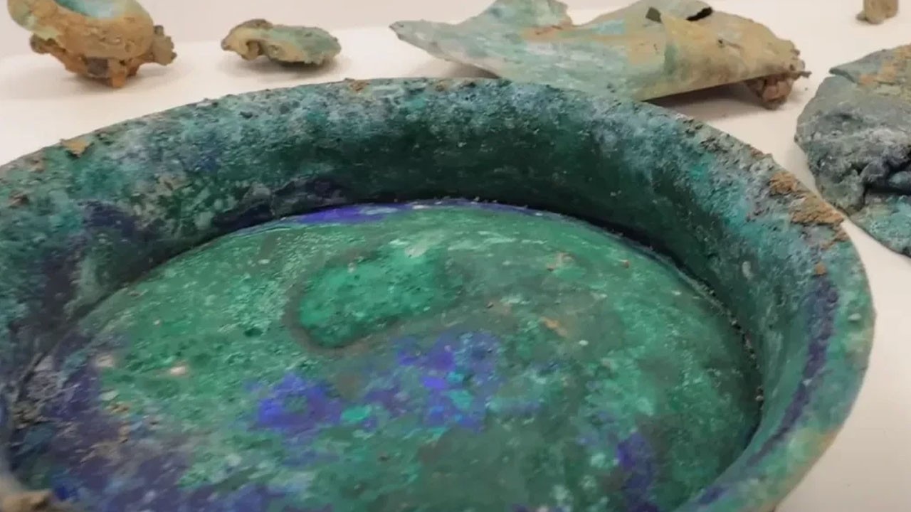 İngiltere'de metal dedektörü ile hazine bulundu: 2000 yıllık hazine gün yüzüne çıktı