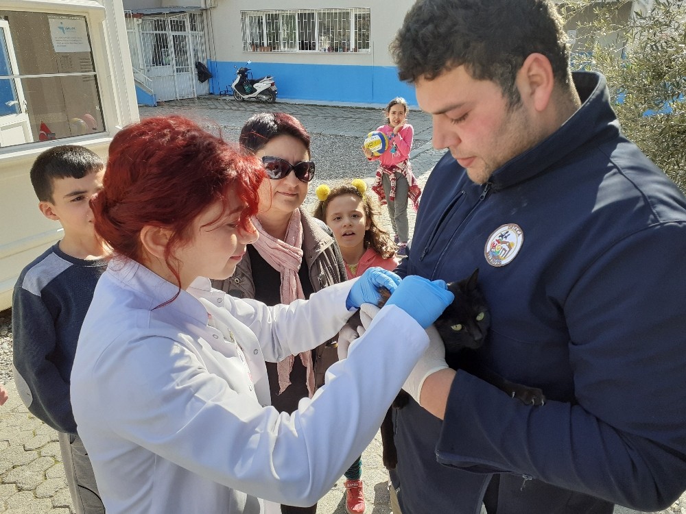 Ortaca Belediyesi çocukların hayvan sevgisine ilgisiz kalmadı 