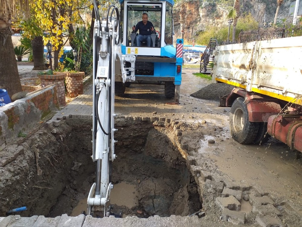 Ortaca yeraltı çöp konteyneri sistemine geçti 