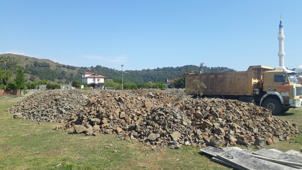 Ortaca’da futbol sahası çalışmaları başladı 