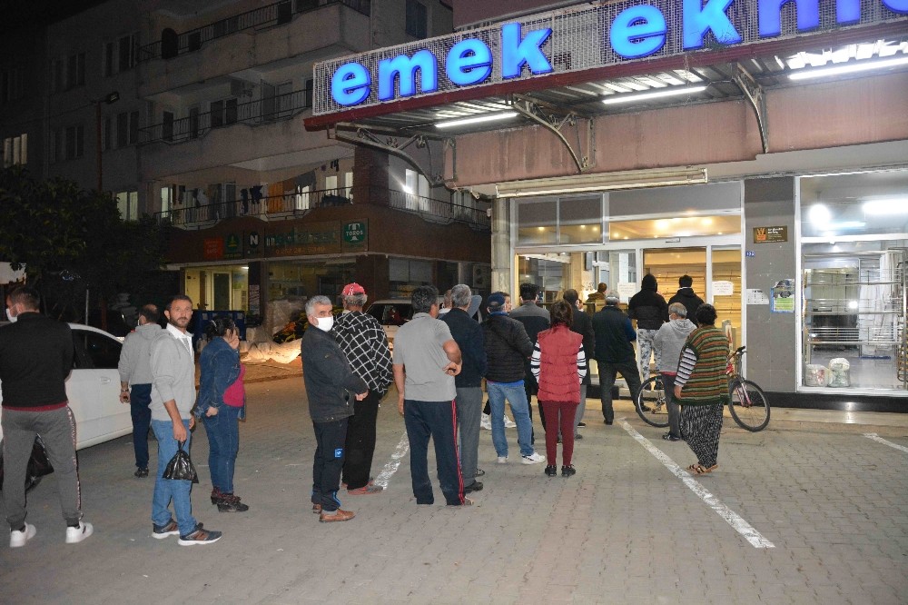 Ortaca’da sokağa çıkma yasağının ardından vatandaşlar fırınlara akın etti 
