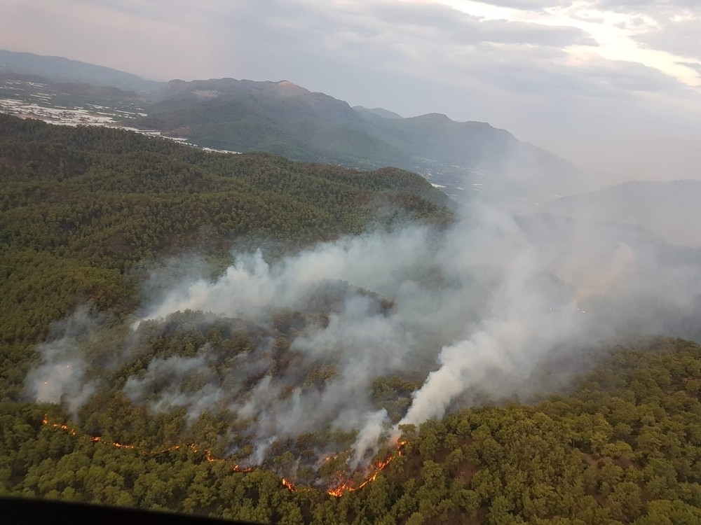 Ortaca’daki yangın için bölgeden helikopter desteği geldi 