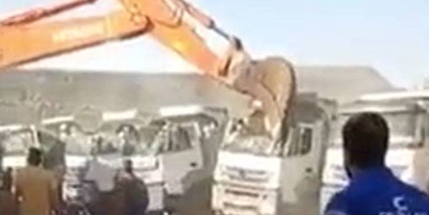 Ortağına kızıp kamyonları kepçeyle ezdi