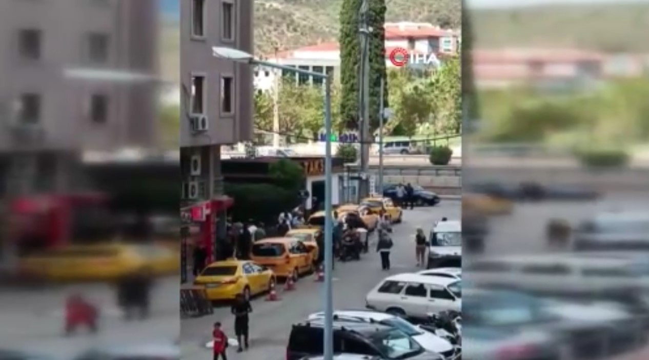 Ortalık kan gölüne döndü! Husumetlisini çay bahçesinde gördü etrafa ateş açtı:6 yaralı