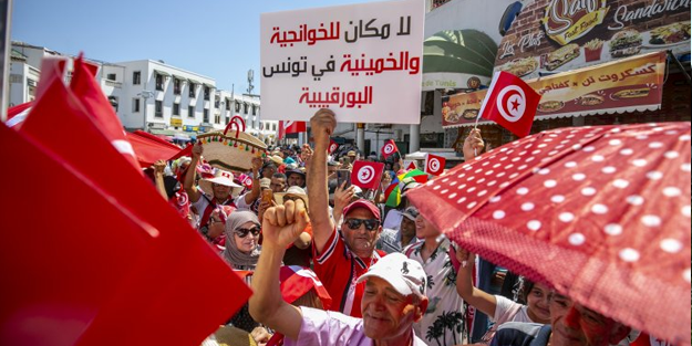 Ortalık karıştı: Tunus’ta yeni Anayasa protestosu