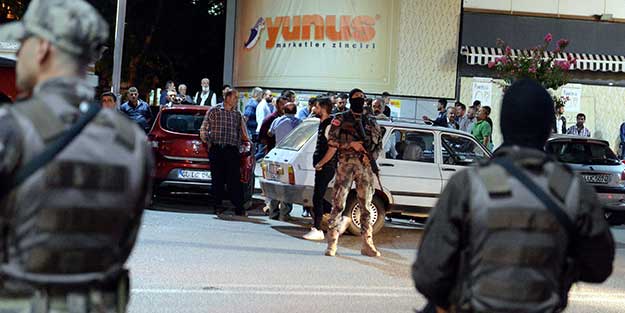 Ortalık savaş alanına döndü! Asker ve polis olay yerinde
