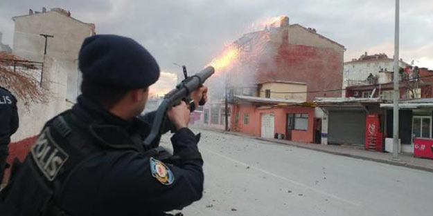 Ortalık savaş alanına döndü! Olay yerine 200 polis sevk edildi