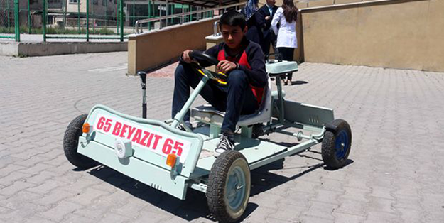 Ortaokul öğrencisi atık malzemelerden yaptı!