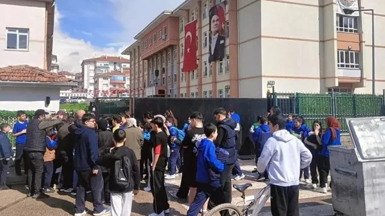 Ortaokulda panik! 'Dedemin silahı' dedi, günlerce okula getirdi!