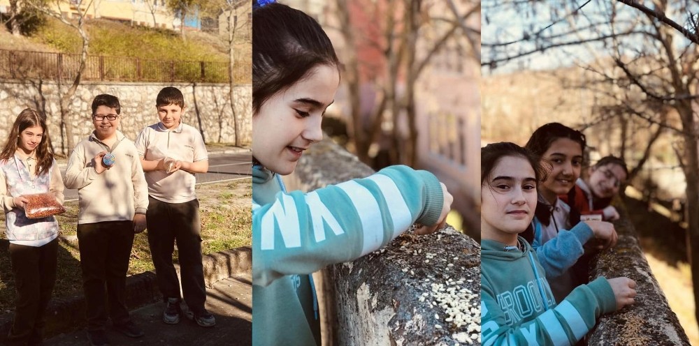 Ortaokulu öğrencileri sokakta ki dostlarını besliyorlar 