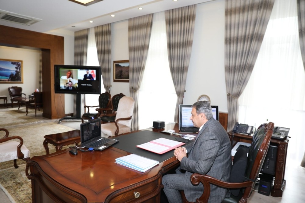 Ortaokulun yapım protokolü telekonferansla imzalandı 