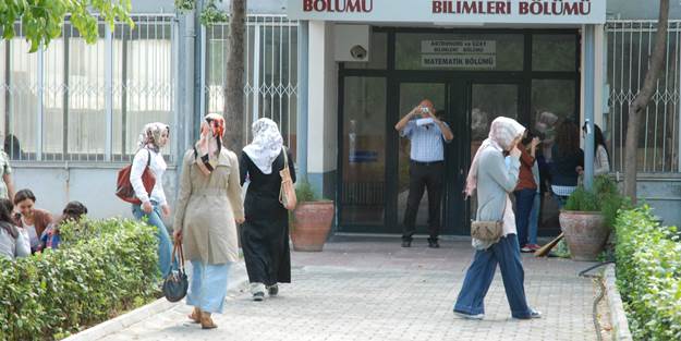 Örtü düşmanı profesör cezaevine giriyor