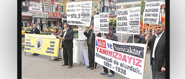 Örtü platformundan Akit’e destek