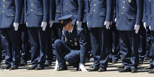 Oruç tutan öğrenci törende bayıldı