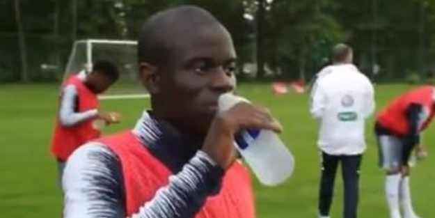 Oruç yasağını delen yıldız futbolcu Fransızların hedefi oldu