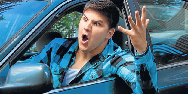 Oruçluyken birine küfür edince oruç bozulur mu?