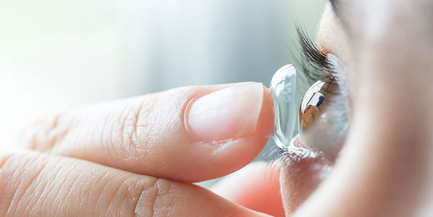 Oruçluyken lens takmak orucu bozar mı? Oruçlu iken lens takılır mı?