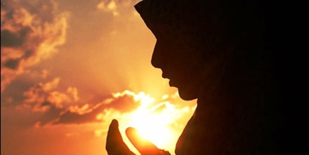 Oruçluyken regl olmak orucu bozar mı?