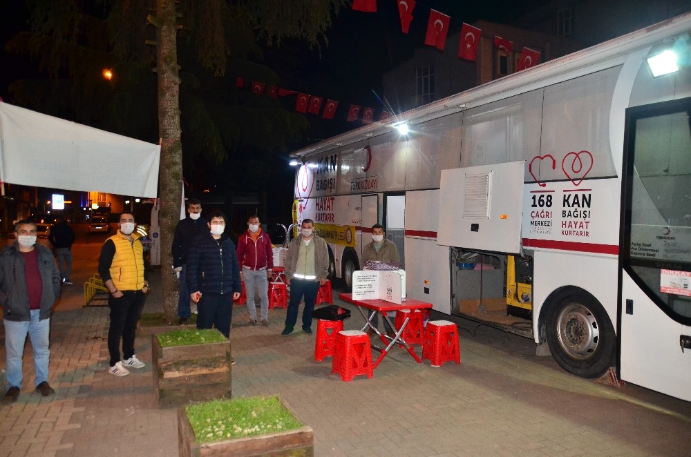 Orucunu açan kan bağışına koştu 