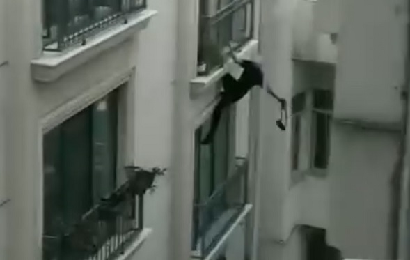 Örümcek adam değil hırsız!