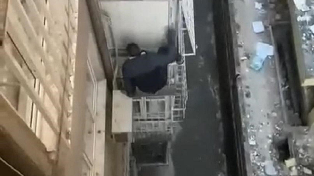 Örümcek adam değil hırsız