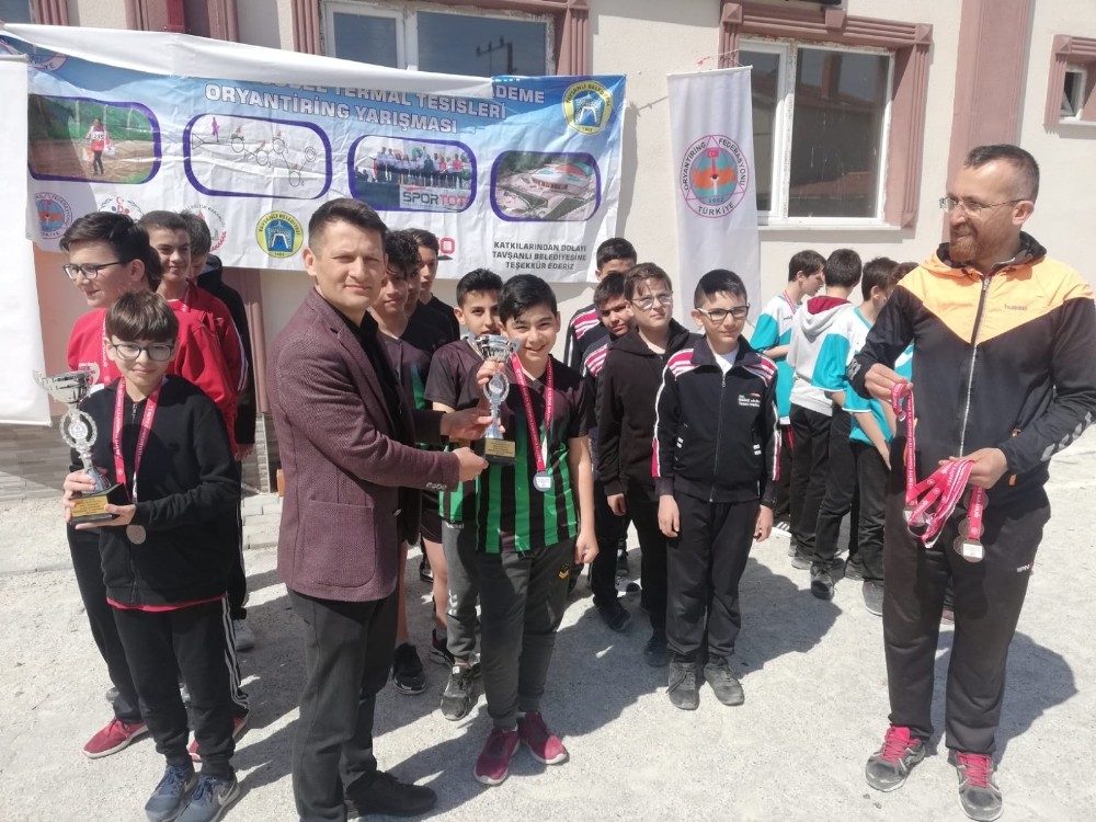 Oryantiring’de başarılı olan sporcular ödüllendirildi 