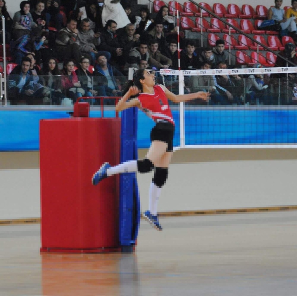 OSB Teknik Koleji Atletikspor Kaptanı Beyza: 