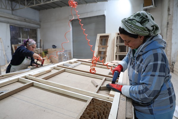 OSB'nin kadın ustaları erkeklere taş çıkartıyor