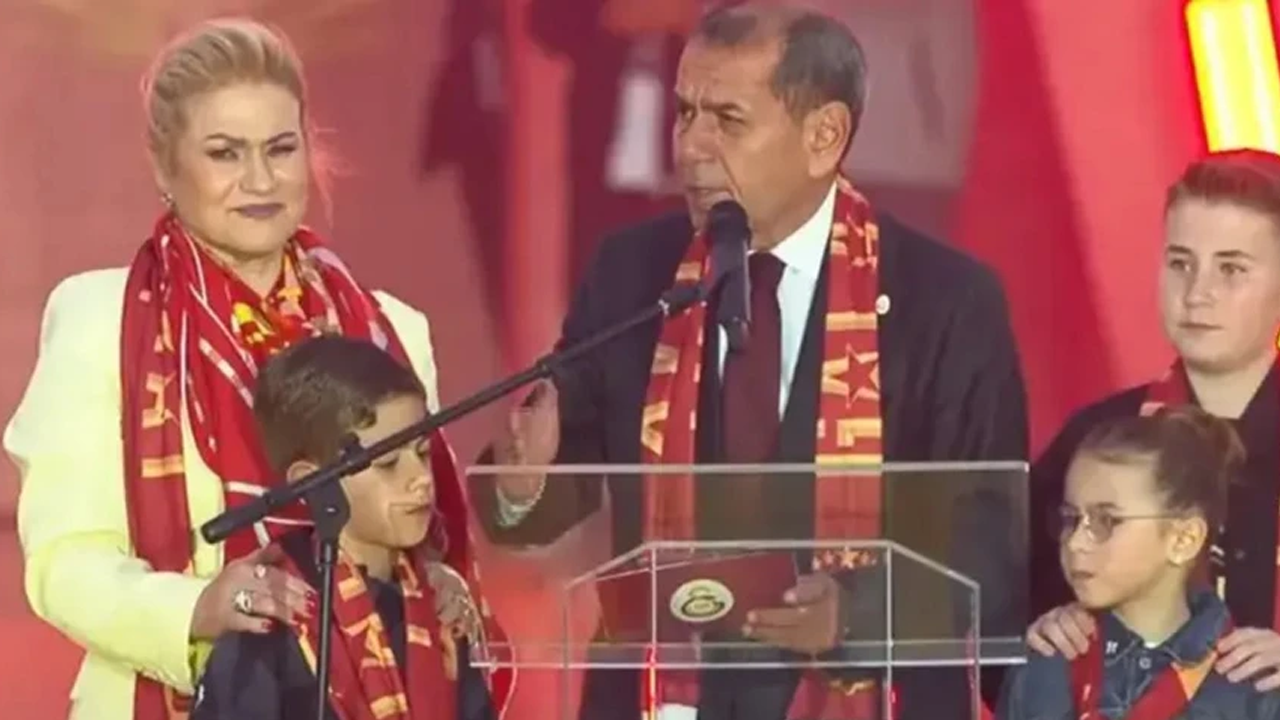 Osimhen kalacak mı? Dursun Özbek canlı yayında açıkladı!