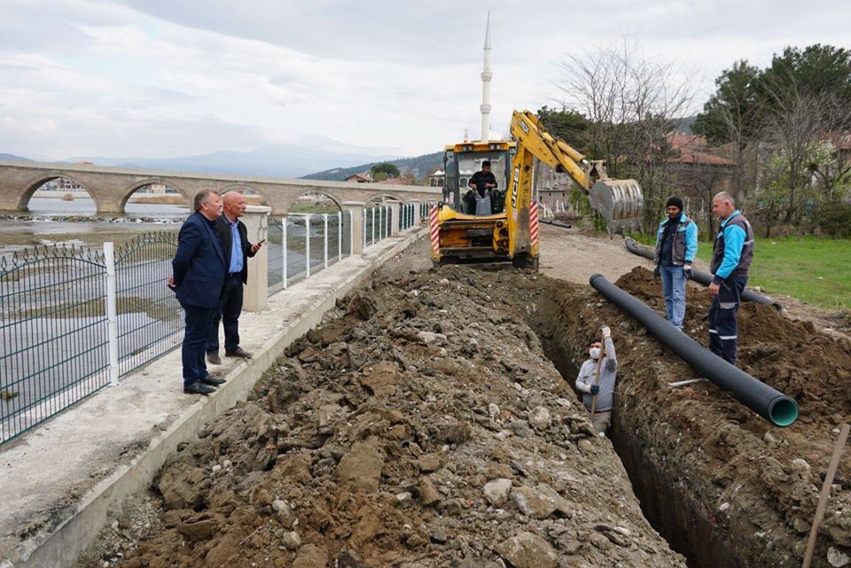 Osmancık’ta sahil düzenlemesi gemici’de devam ediyor 