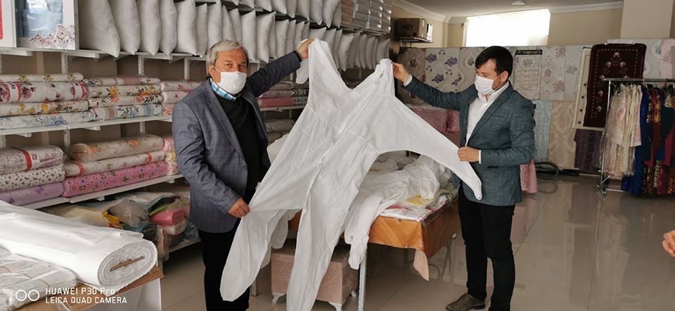 Osmaneli’nde sağlıkçıların özel tasarım tulumlar üretmeye başladı 
