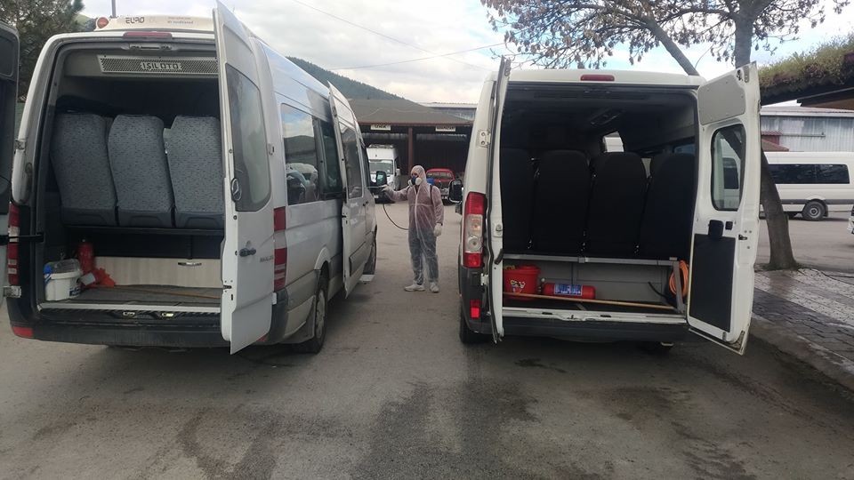Osmaneli’ndeki toplu taşıma araçlarında ilaçlama ve dezenfeksiyon çalışmaları 