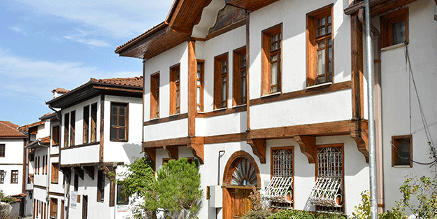 Osmaneli'nin sokakları restorasyonla güzelleşiyor