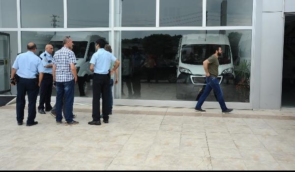 Osmangazi ilçesinde işten çıkarılan işçi eski müdürünü bıçakla rehin aldı
