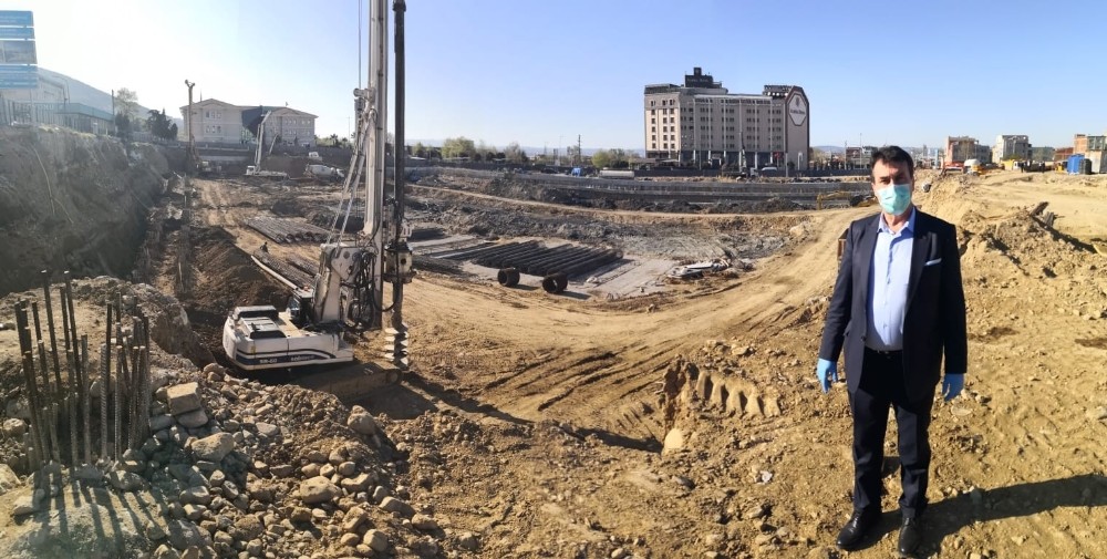 Osmangazi Meydanı’nda tedbirli çalışma 