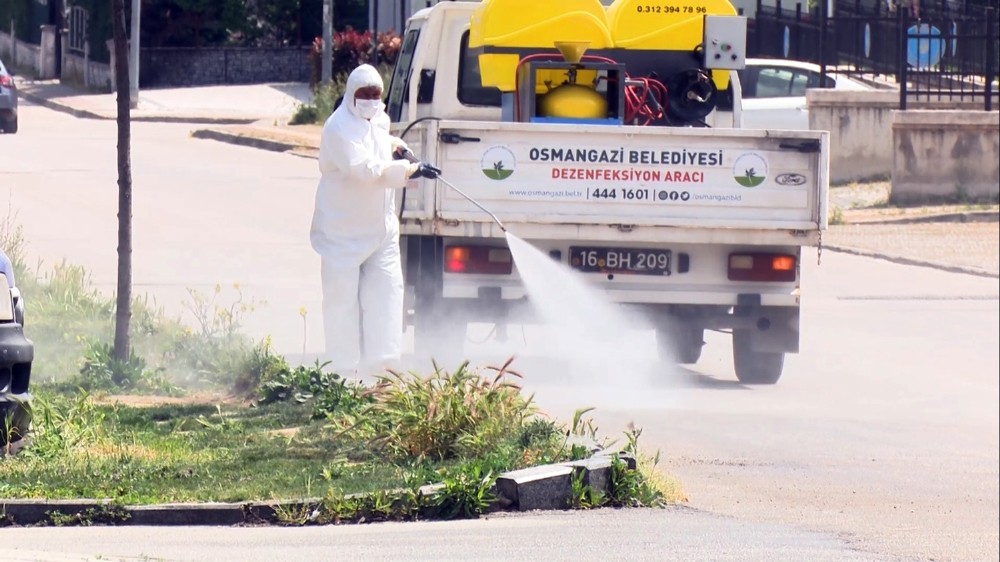 Osmangazi’de 3 günde 9 bin çöp konteyneri ilaçlandı 