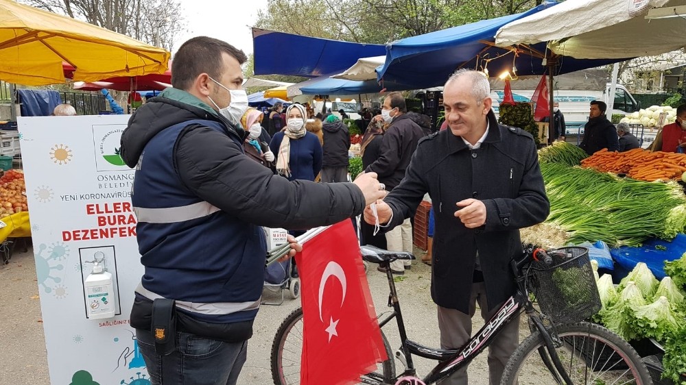 Osmangazi’den esnaf ve vatandaşlara Türk bayrağı 