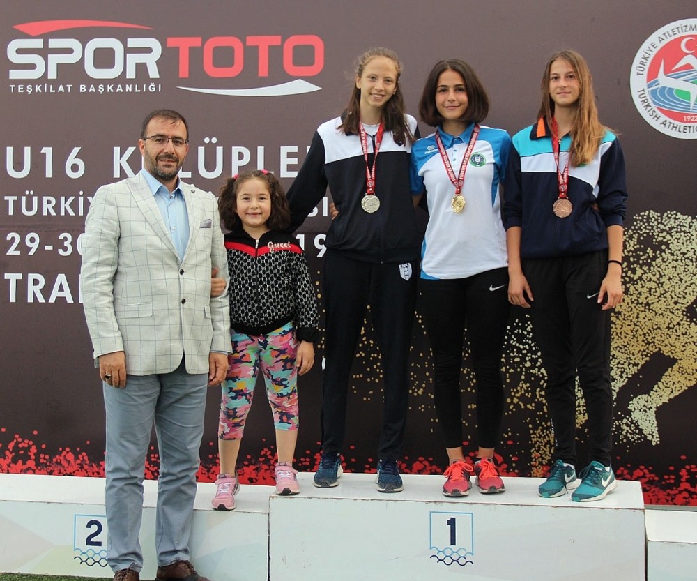 Osmangazili atletlerin madalya coşkusu 