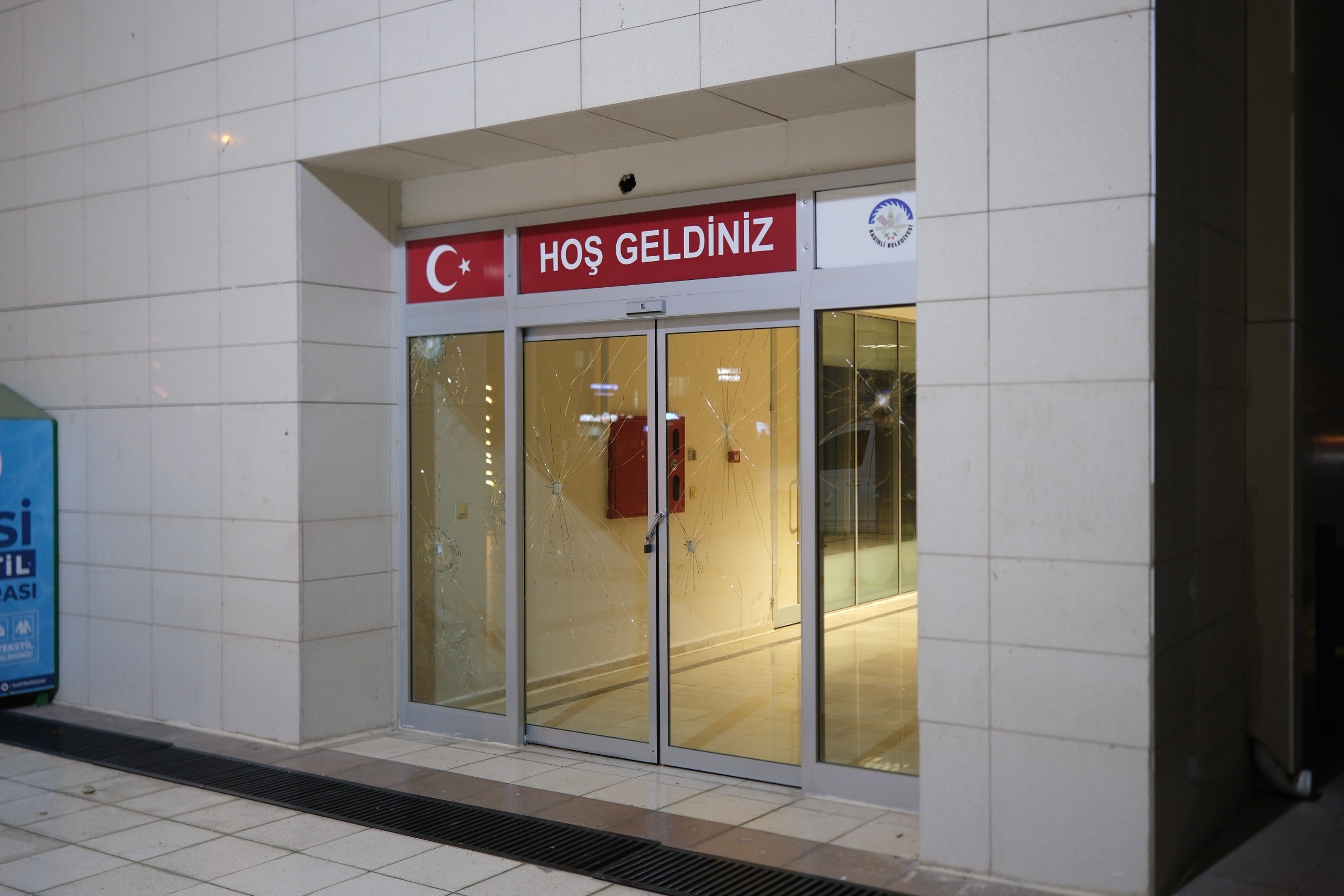 Osmaniye'de belediye binasına saldırı