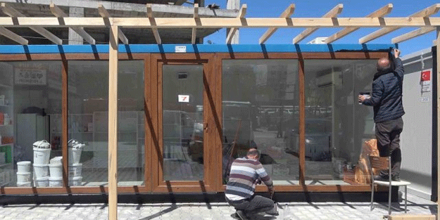 Osmaniye’de depremzede esnaf konteyner çarşılarda hizmet vermeyi sürdürüyor