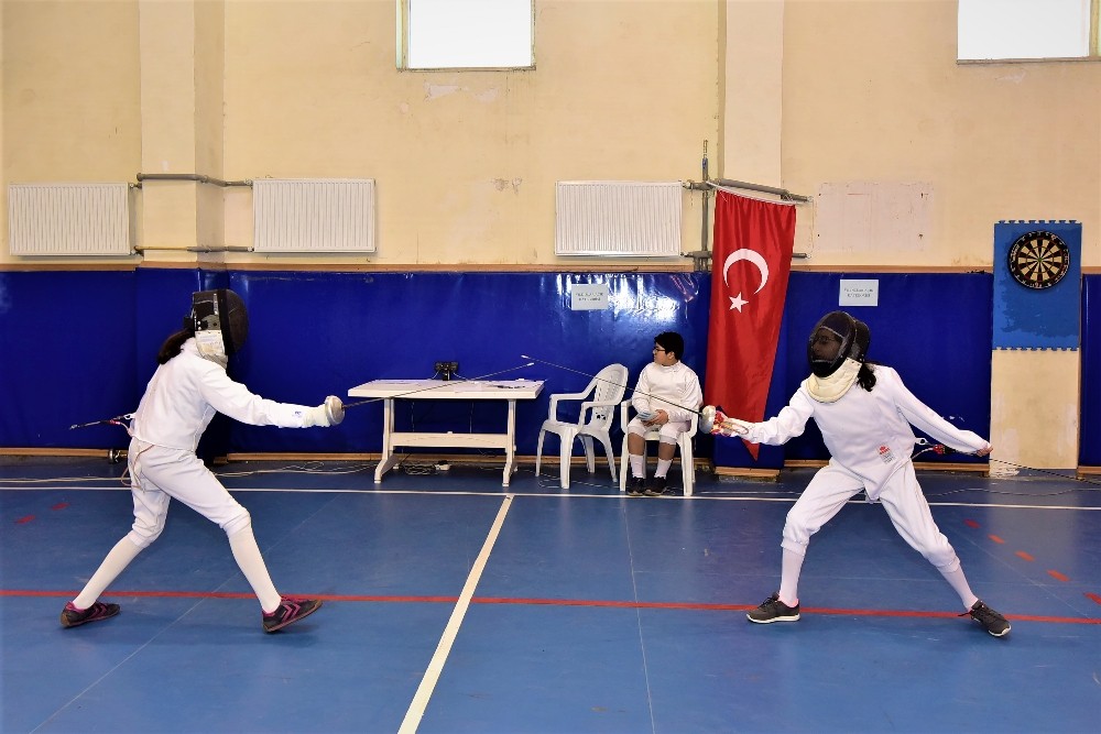 Osmaniye’de Eskrim birincileri belli oldu 