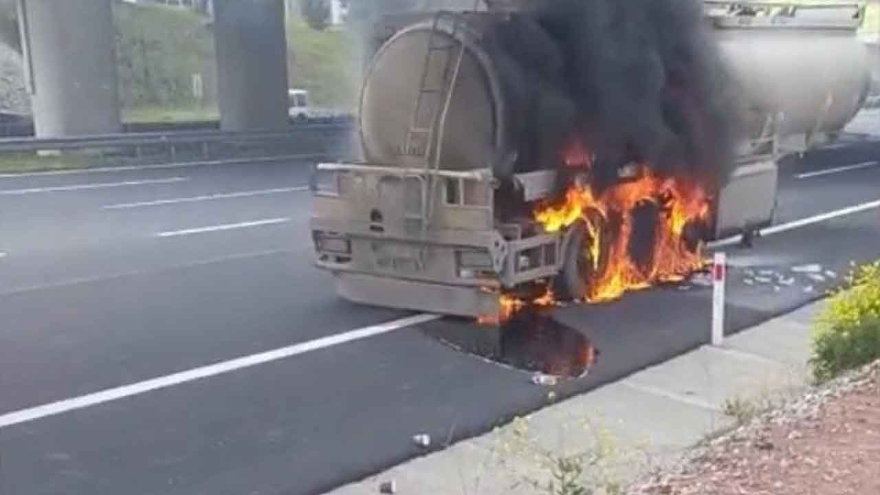 Osmaniye'de faciadan dönüldü! Mazot yüklü tanker otoyolda alev alev yandı!