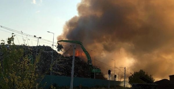 Osmaniye'de geri dönüşüm fabrikasında yangın çıktı