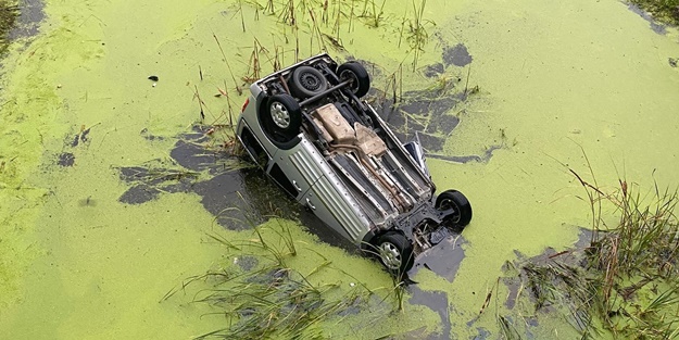 Osmaniye’de hafif ticari araç köprüden uçtu