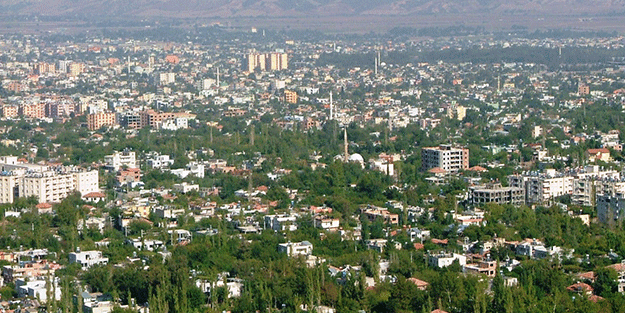 Bir kent şokta! Halkın başına taş yağdı