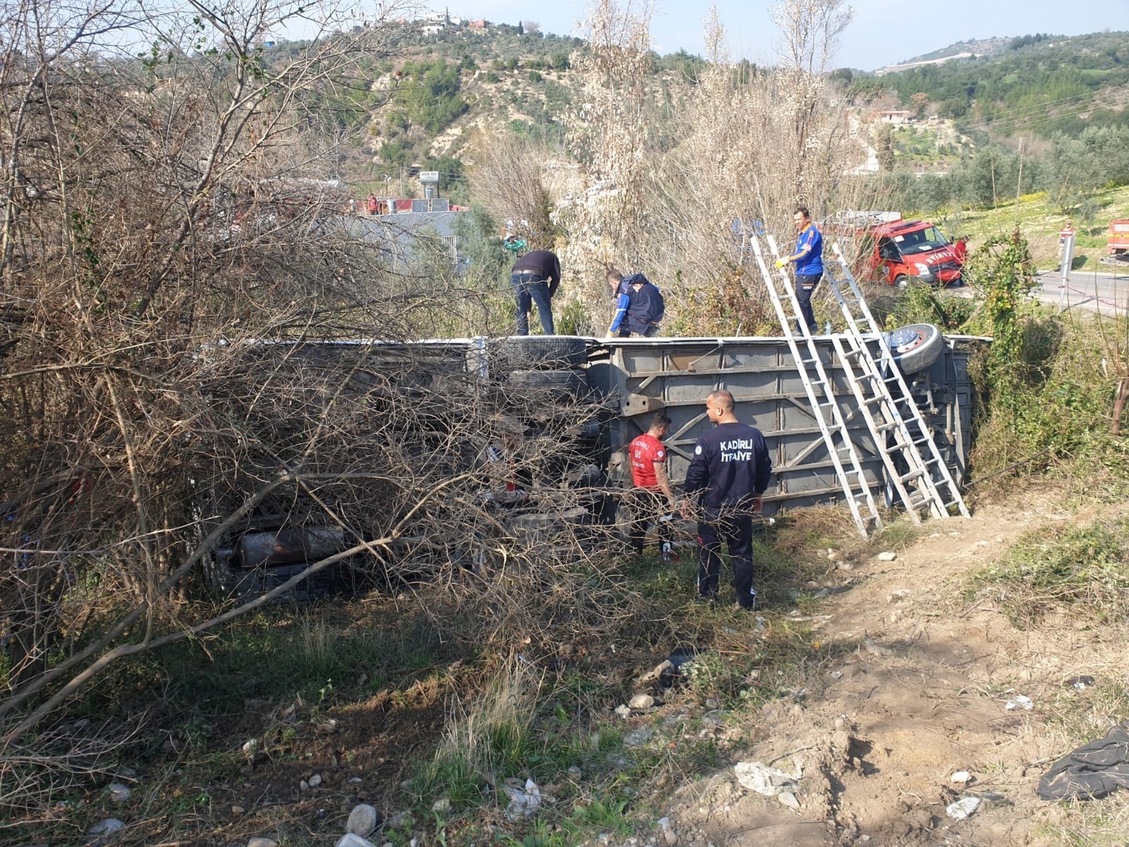 Osmaniye'de otobüs devrildi! Çok sayıda yaralı var