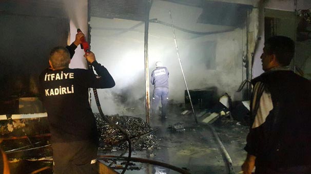 Osmaniye'nin Kadirli ilçesinde marangozda yangın çıktı! Her şey küle döndü
