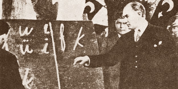 Osmanlı düşmanlığı laikçilerden değil 'hafız' geçinen Mehmet'ten geldi! Latin harflerine geçtiniz de atomu mu parçaladınız!