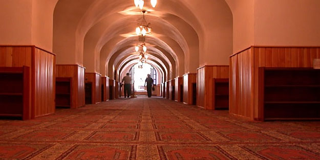 Osmanlı emanetlerine büyük saygısızlık! Meyhaneler cami cemaatini rahatsız ediyor