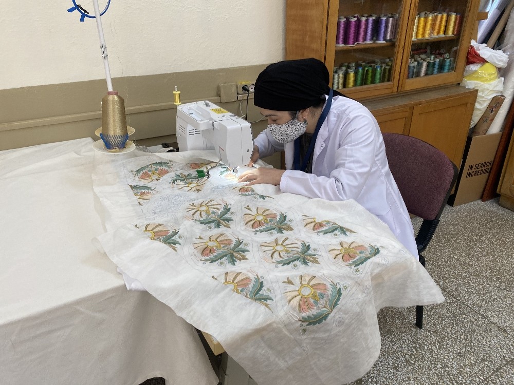 Osmanlı kaftan motiflerini örtülerde yaşatıyorlar 